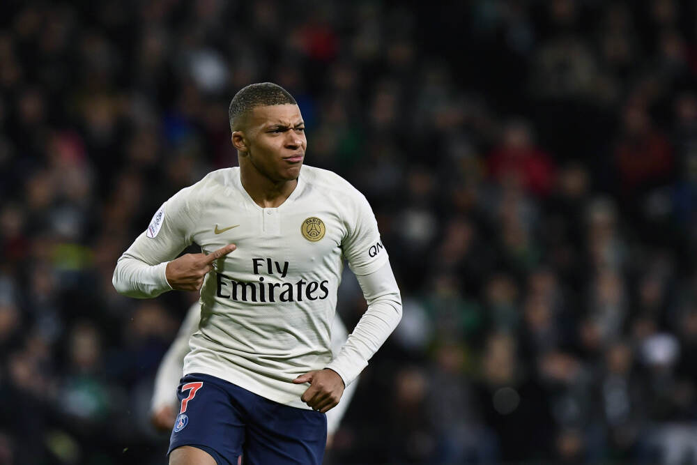 美国债市：国债涨跌不一 收益率曲线走平